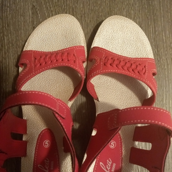 🔥3 for 10🔥Slippers - Picture 2 of 4